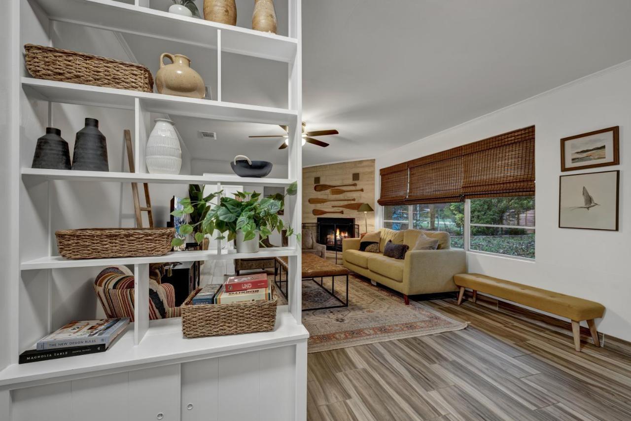Luxury Lakefront Oasis With Boat Dock-Firepit McQueeney Exteriör bild