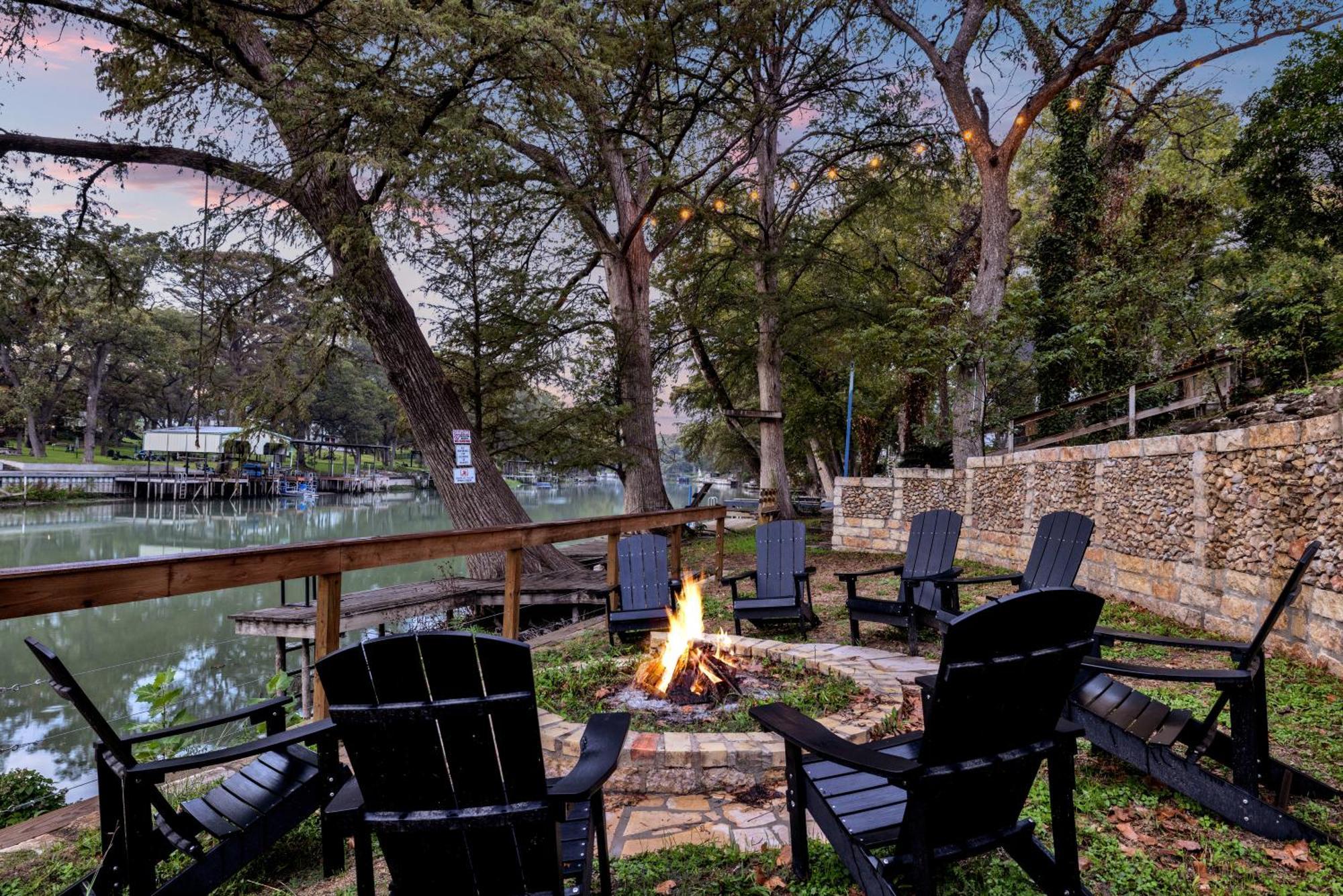 Luxury Lakefront Oasis With Boat Dock-Firepit McQueeney Exteriör bild